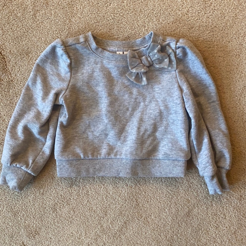 Sweatshirt with bow